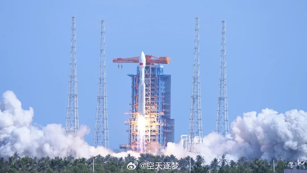 【早安丨航天历史上的今天】2025年7月30日，我国长征八号甲运载火箭成功将卫