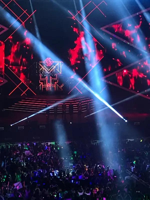 爱奇艺尖叫之夜再度引发内娱热议，明星们纷纷与旧时CP同框，观众们更是大呼过瘾。