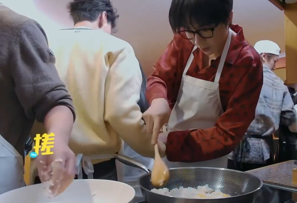 刘宇宁忙一天打开手机天塌了刘宇宁还能接到厨综吗刘宇宁哈哈哈哈