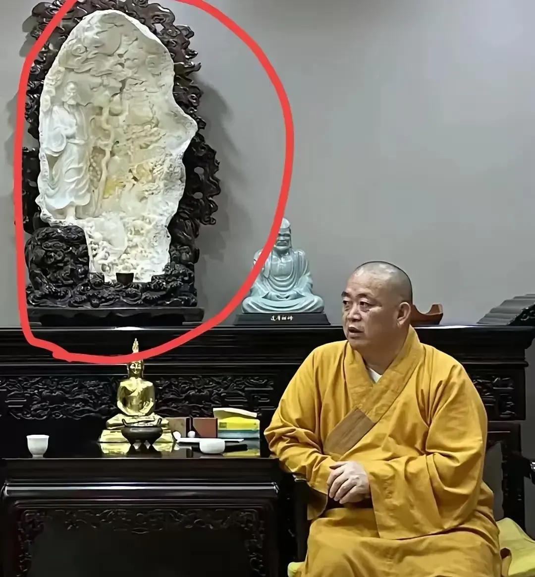 若不是释永信被曝摆着的砗磲，我这俩字都不认得。据说是佛家七宝，非常珍贵。还说是