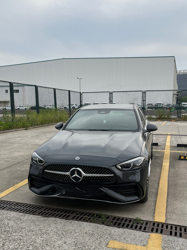 选了油车就别去多看油耗，该开开我的车是奔驰C260L，购于去年五月，日常用车的