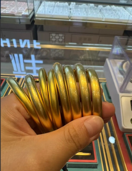 黄金把我整崩溃了！十年前在建行icon以280一克的价格买了200克金条，上