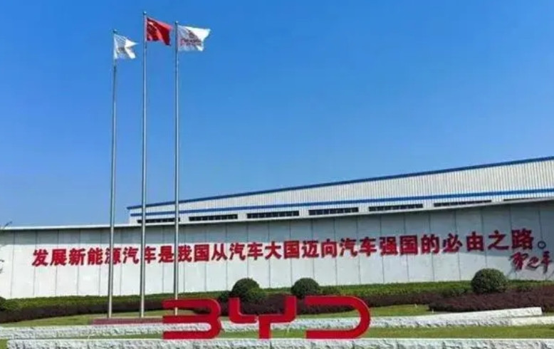 长城掉队的根子是老魏思路落后了，国家说发展新能源说了十几年了，国家出了题