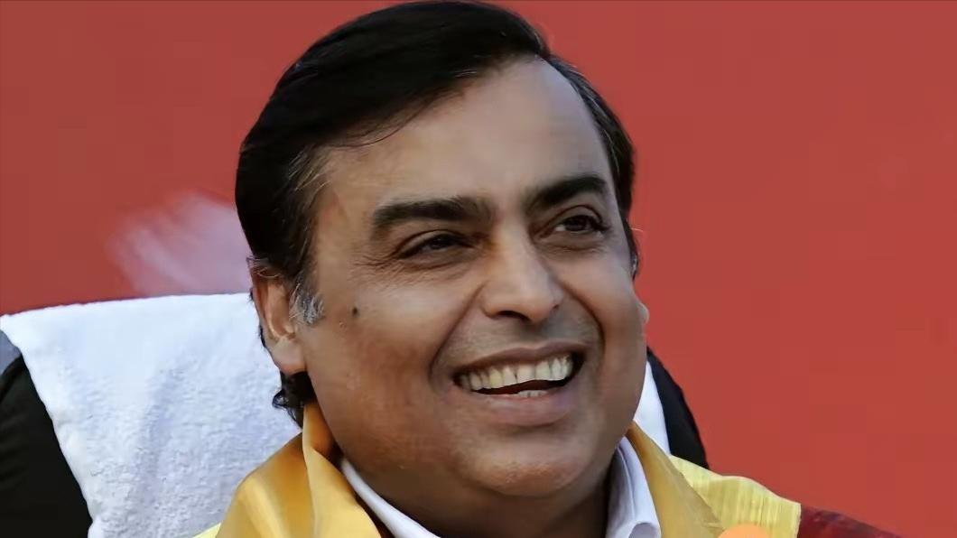 身家1110亿美元的亚洲首富穆克什·安巴尼，最近恐怕真的要失眠了。这位在印度呼风