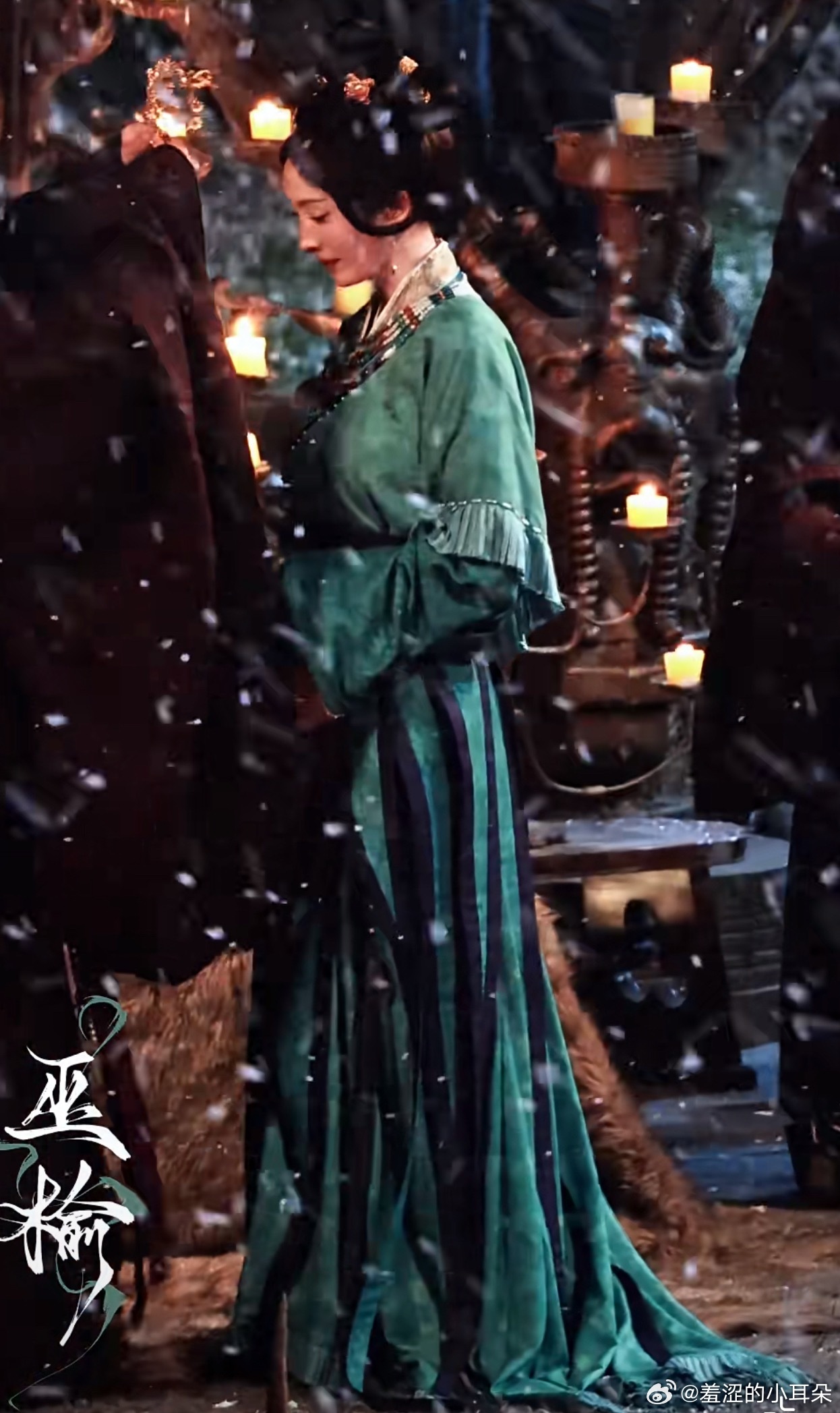 杨幂这个造型路透我只想到一句歌词“如传世的青花瓷自顾自美丽，你眼带笑意”