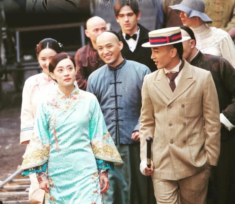 大生意人:新婚当日，九帅和苏小姐借着贺喜，邀请古平原到南京帮两江总督端麟收拾烂摊