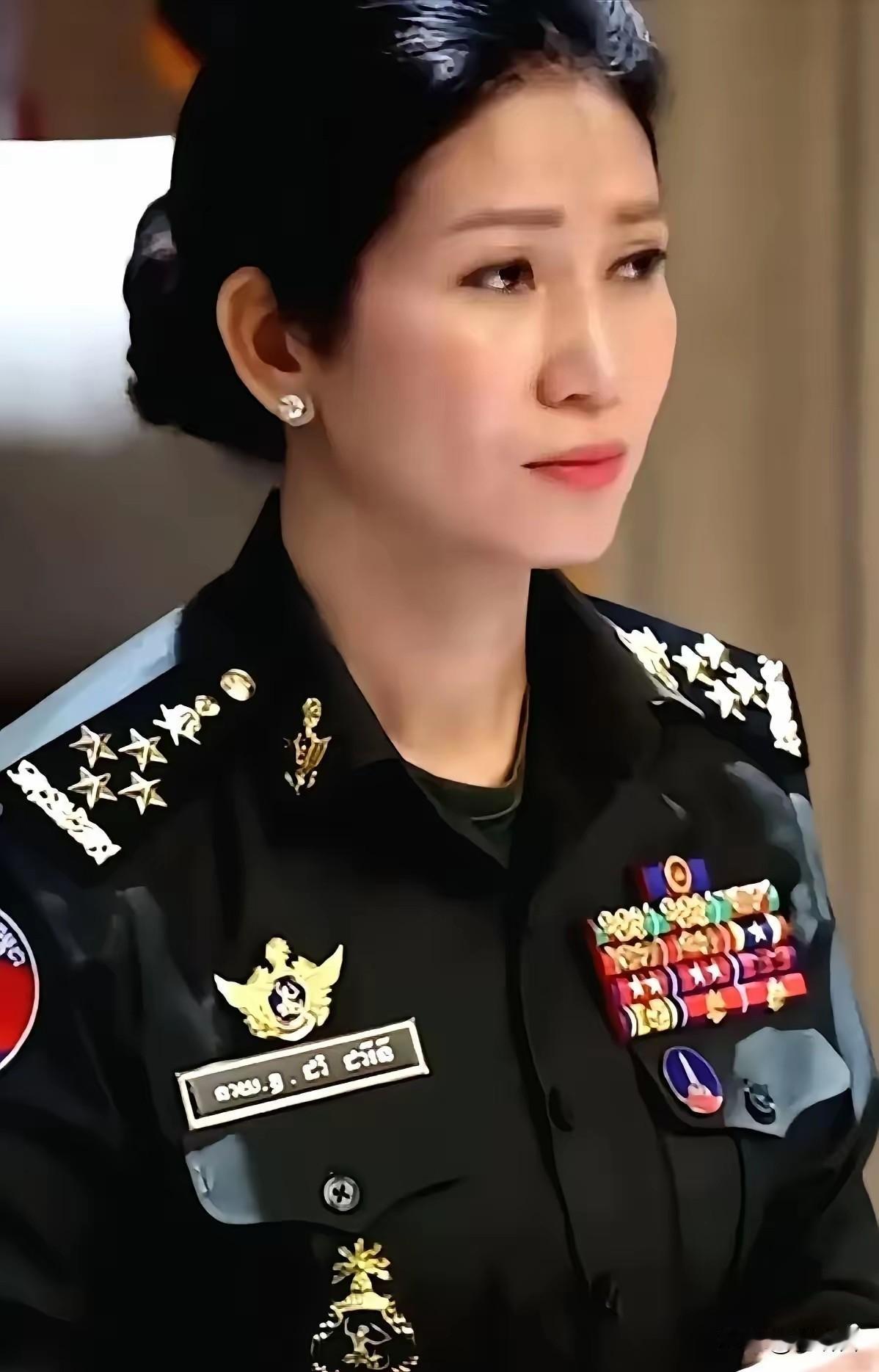 洪森的得力战将有望抚边境指挥作战？柬埔寨唯一的四星女中将丹达丽尼，她是国防部国务