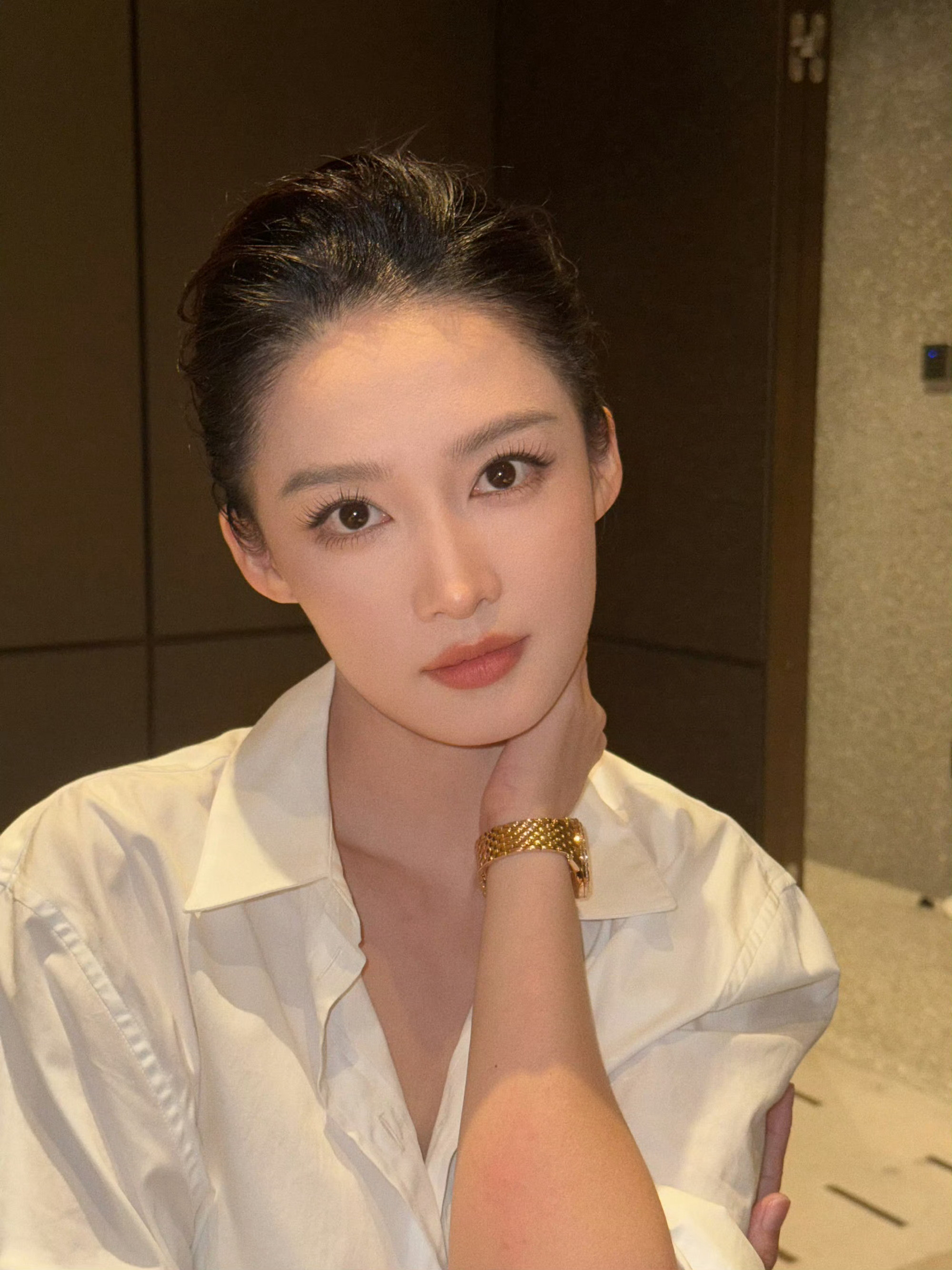 李沁积家活动造型李沁这状态，这气场，绝了，太美了​​​