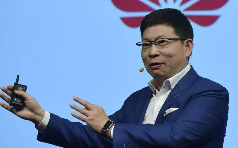 为什么华为的鸿蒙操作系统能成功。大家发现没有，微软搞过手机操作系统，失败了，三