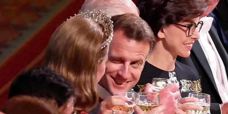 马克龙与威尔士公主调情遭妻子公开敌视！法国总统马克龙在对英国进行国事访问的宴会