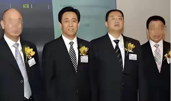 【恒大总裁坐拥600亿港元，藏匿资产被揭露】出来混，早晚要还。港交所已经发出通知