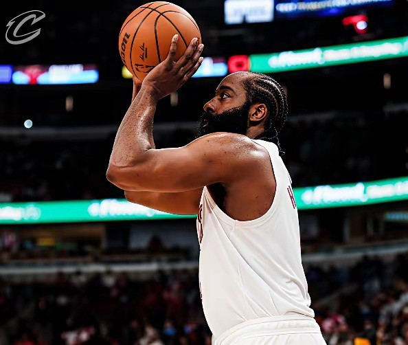 米切尔未出战。时隔123天，哈登再砍35分5板5助。时隔117天，哈登又投进7个