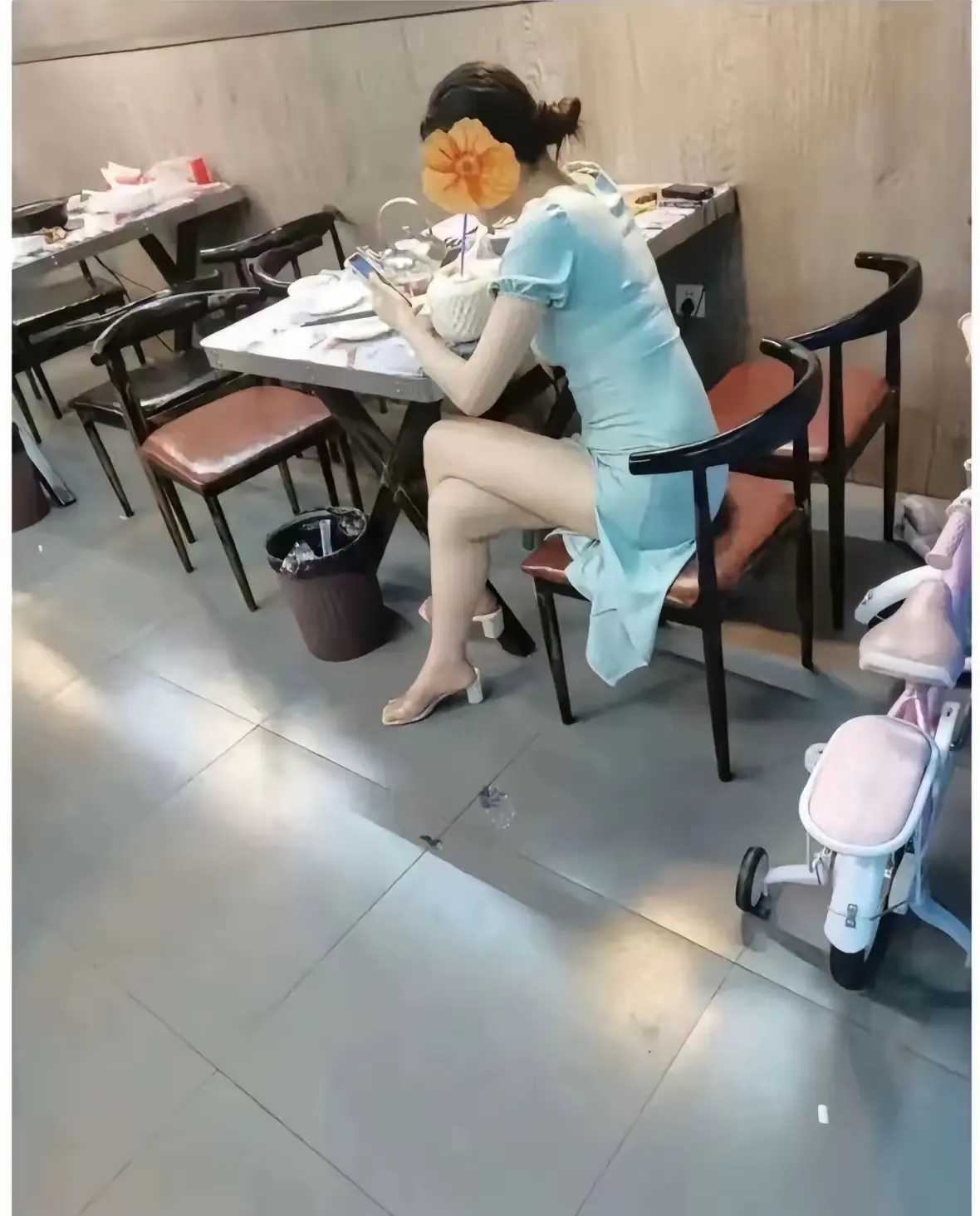 该怎么过去跟她搭讪，想和她交个朋友