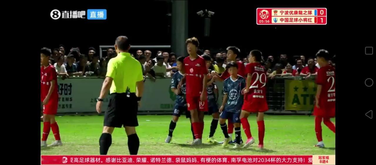 半场！2：0！中国足球小将红队领先宁波小将队！中国足球小将的优势非常大！他们非