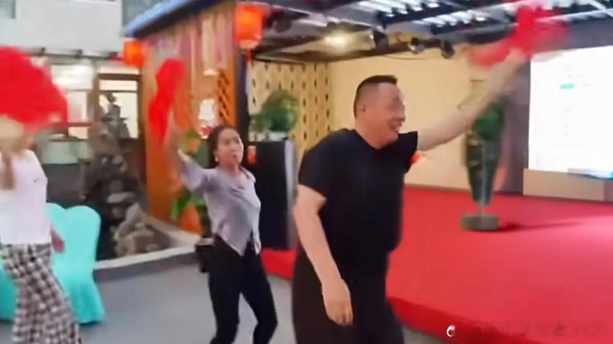 于东来有一段话，特别戳醒很多拼命赶路的人：不要等到将来成功了再去享受，应该活好当