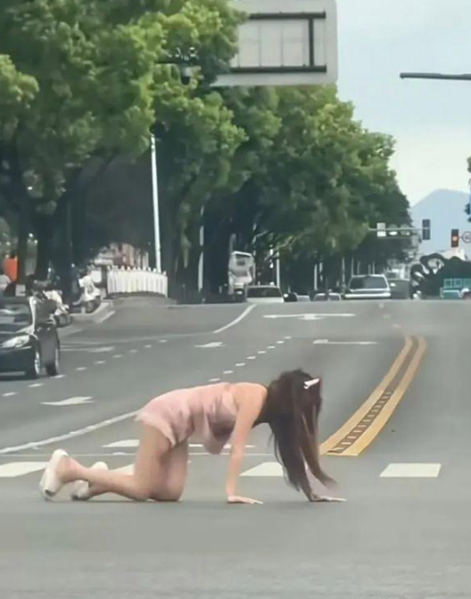 好好的小姑娘是经历了什么