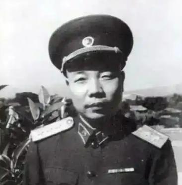 长征期间，红军干事周书良在筹集粮食时被土司武装抓获。当萧华前去交涉时，土司直接表