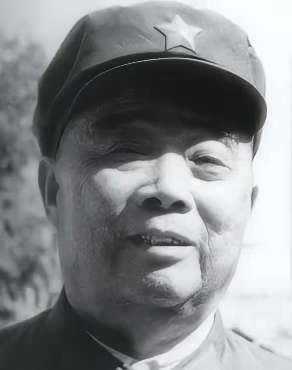 1955年，红一军团团长陈开路只评了上校，战友们为他鸣不平，可陈开路却说：“我知