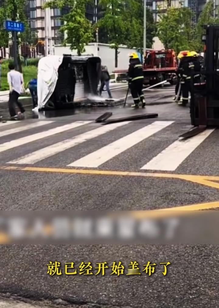 现在新能源汽车出事故，不是交警先到，也不是保险先到！而是4s店工作人员先到！到了