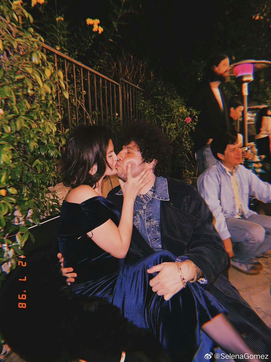 赛琳娜晒照为老公庆生赛琳娜为老公庆生赛琳娜晒亲吻照为老公庆生