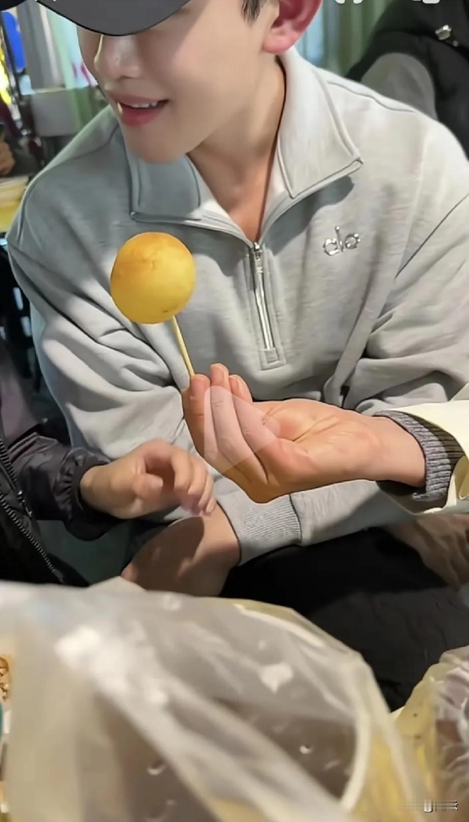 有没有发现，大S最不喜欢的事，她儿子却喜欢！她不喜欢出门，喜欢安静宅家，可她儿