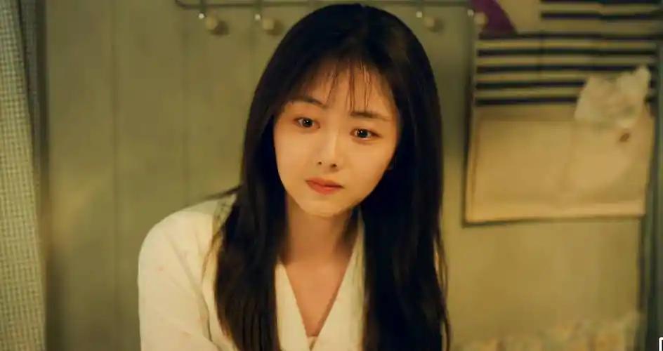 其实当她看见爸爸时，那惊喜的表情就已经暴露了她的内心。《我的山与海》里，方婉