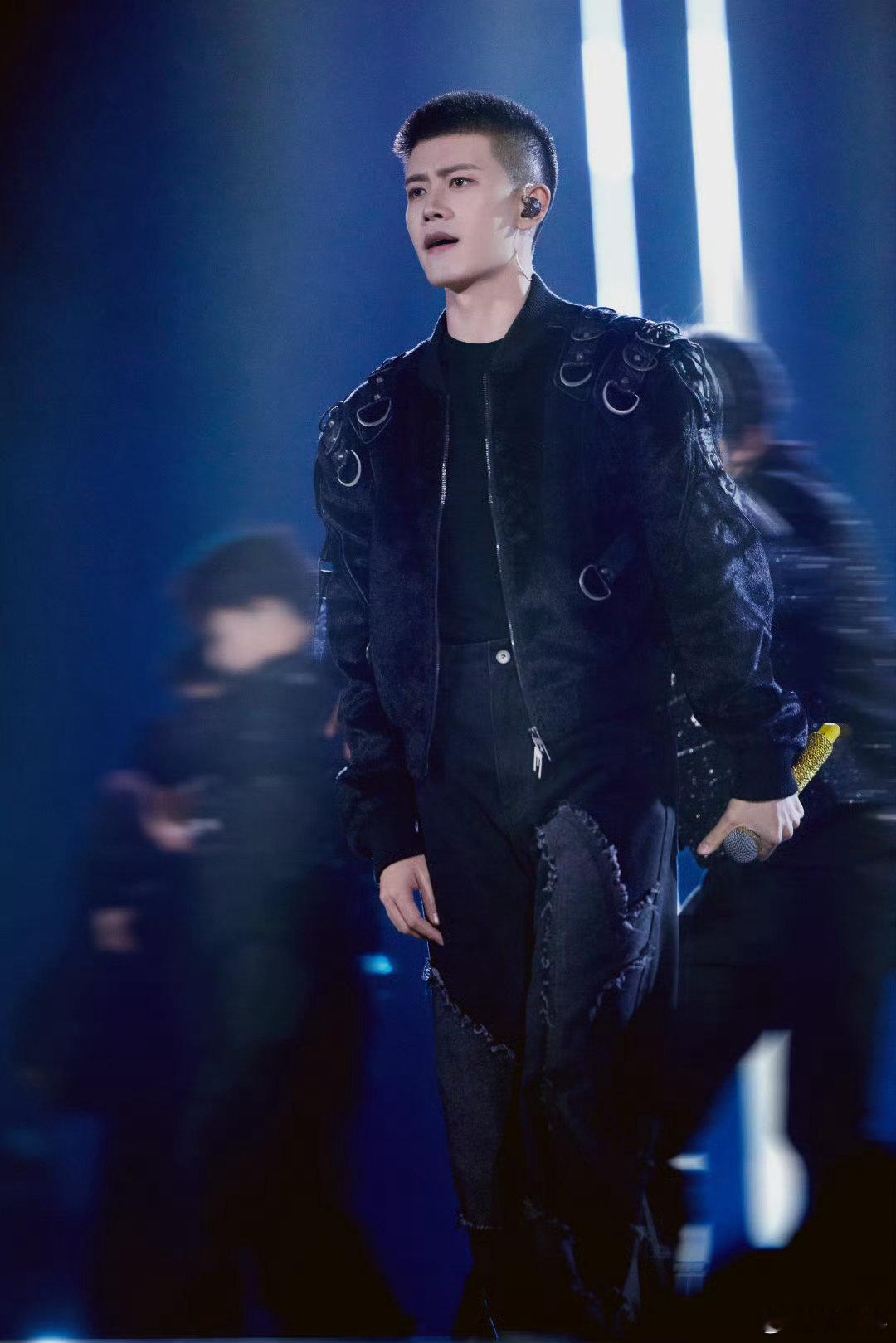 任嘉伦江苏卫视跨年首秀江苏卫视跨年第三波阵容官宣任嘉伦江苏卫视跨年首秀官宣！