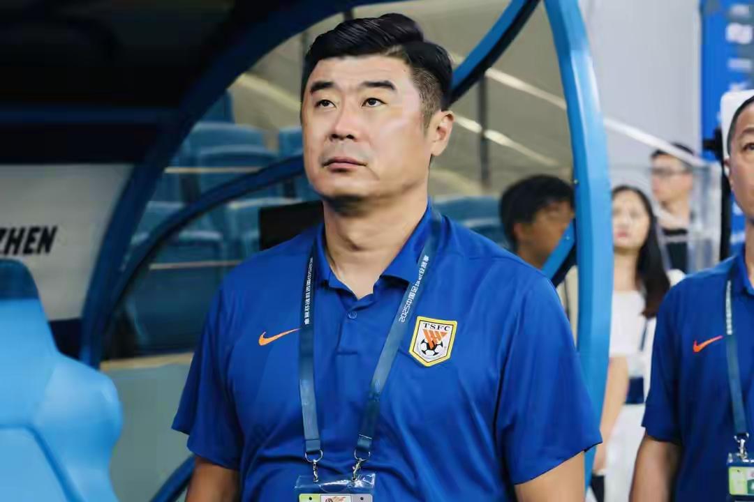 山东泰山队1:4青岛海牛创赛季最耻辱惨案本场比赛的几大亮点:1.门将刘骐