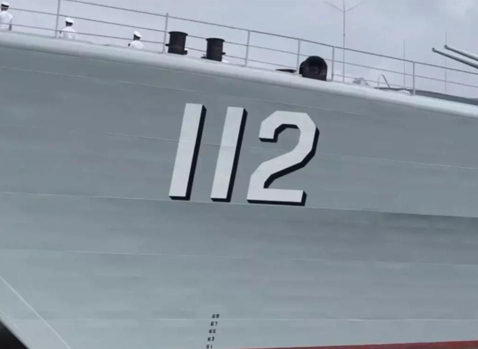 052型驱逐舰首舰哈尔滨号退役了，最让人注目的是这艘服役了32年，航行了40万海