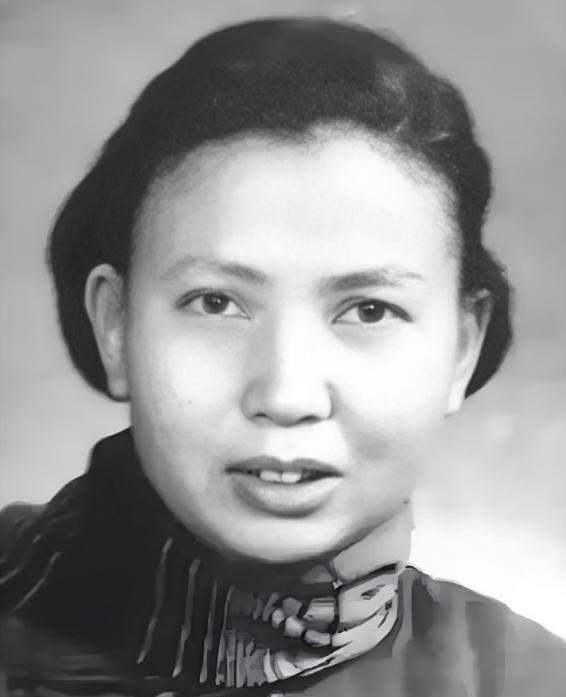 1941年，21岁的女战士莫林被活埋前，敌人竟突然问：“你认识莫林吗？”莫林一听