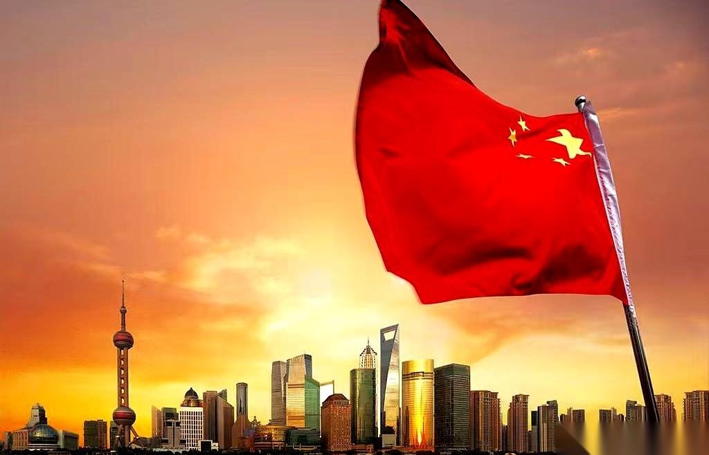 我发现很多人都搞反了。总觉得是伊朗、俄罗斯这些国家在前面帮我们顶着美国。其实
