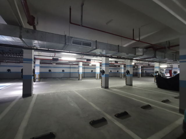 小区地下室竟然发生这种事不好意思，我也用一回惊叹体了，各位大佬看看这种充电桩是