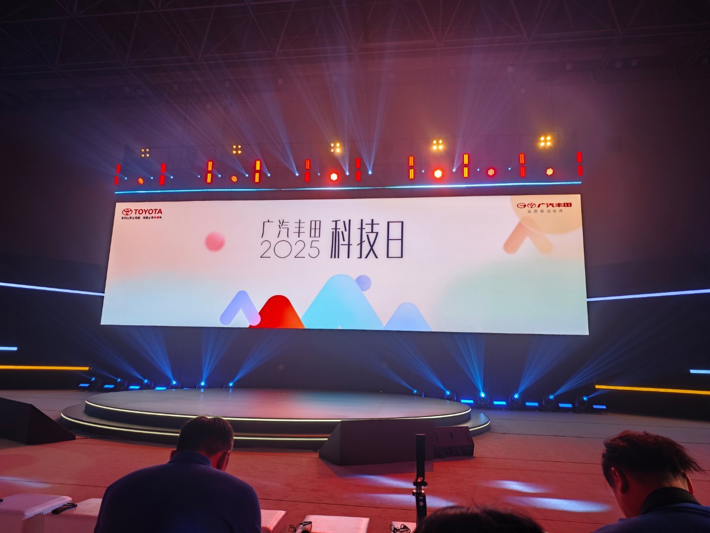 进厂了，今天是广汽丰田科技日，看了铂智bz7实车，内饰设计非常不错，简约不简单，