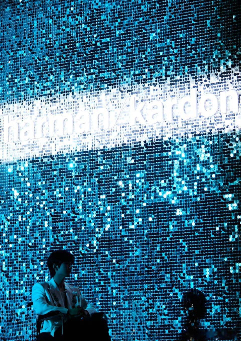 cy这世间给予你的一切坎坷，你默默承受，那这世间欠你的一切温柔，就让我们用爱来偿