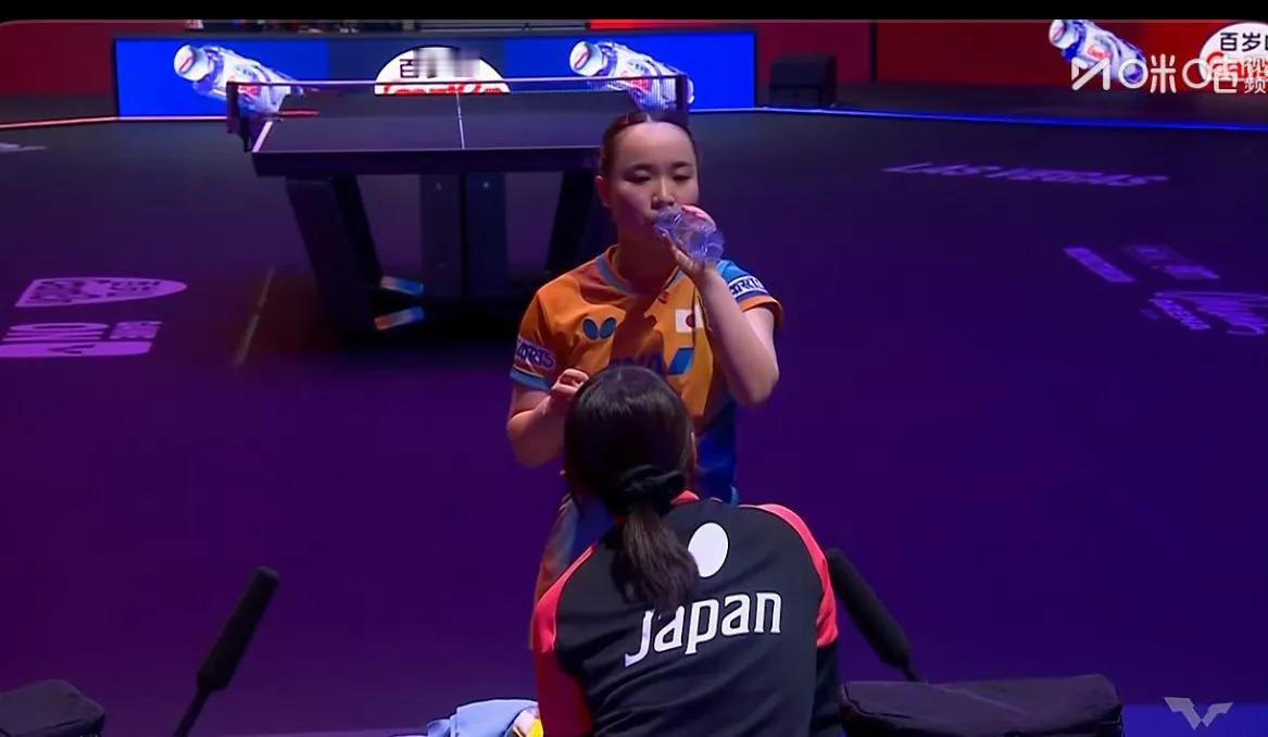 伊藤美诚🇯🇵扳回一局！前盘三局朱雨玲🇲🇴11-6，11-9，6-11呗