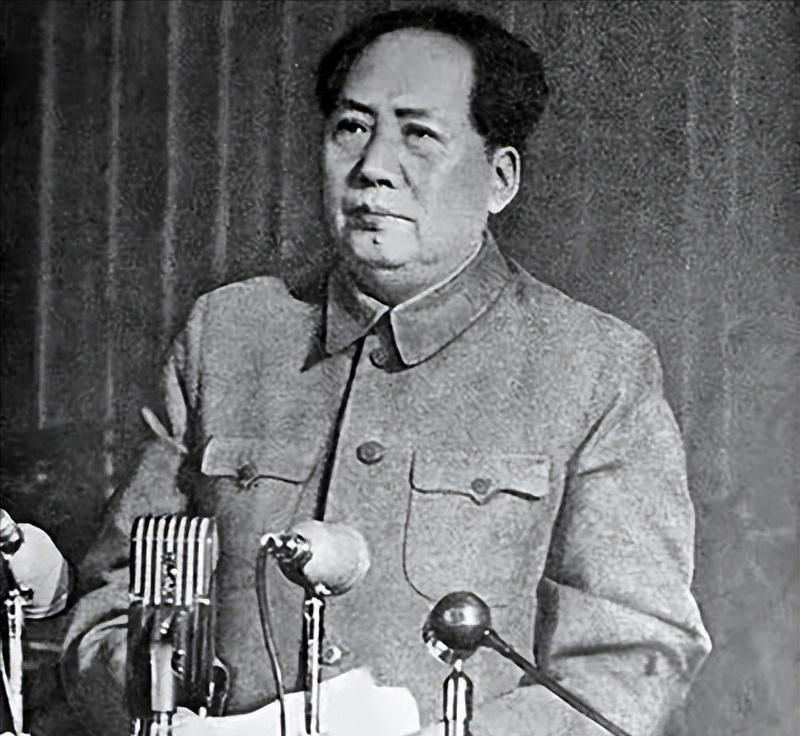 1953年，毛主席把文件往桌上一拍，"这是奴才时期才会有的思想，怎么现在还会有这