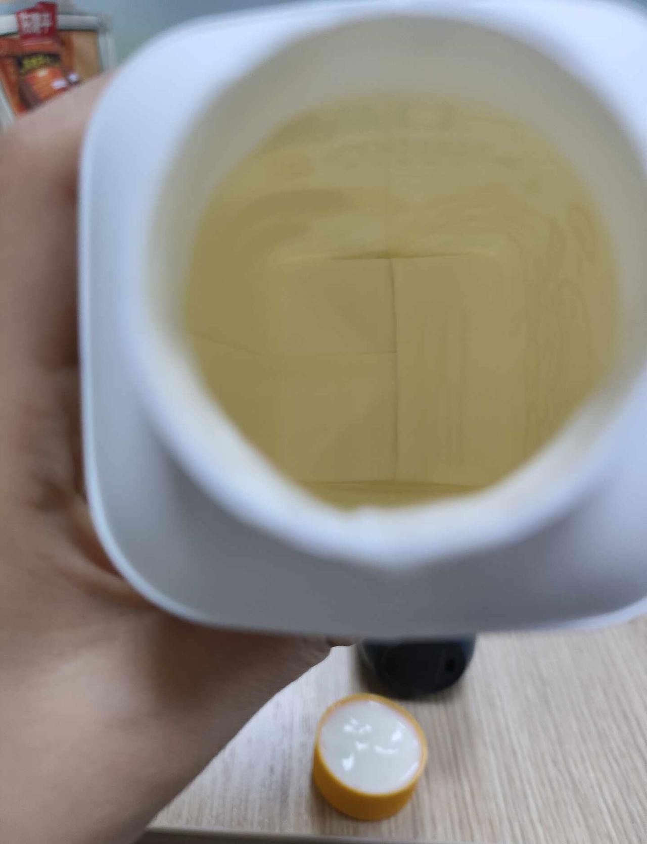 当你喝酸奶时有把筋膜枪！我真是个大聪明，酸奶一滴都没有浪费哈哈哈哈哈哈筋膜枪