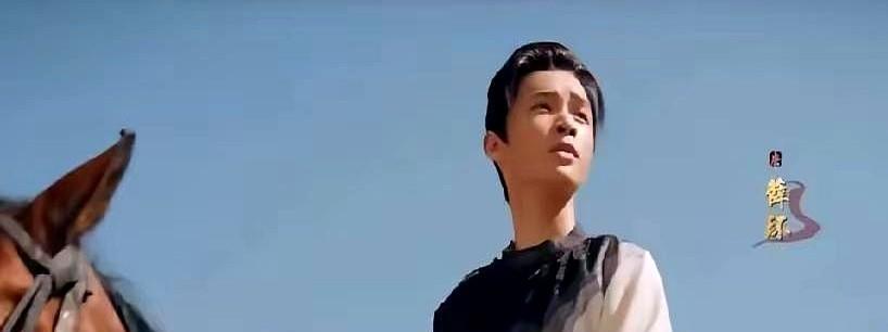 薛环换角了！就因为两年长太高。我得说，这事儿听着荒谬，但恰恰戳中了古装剧的命