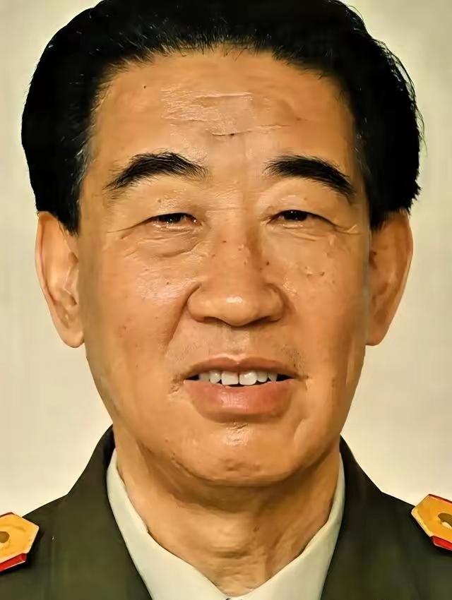 渭南人，没打过仗却守了中南海四十七年，他名字几乎没人提过。我翻资料才知道，杨德中