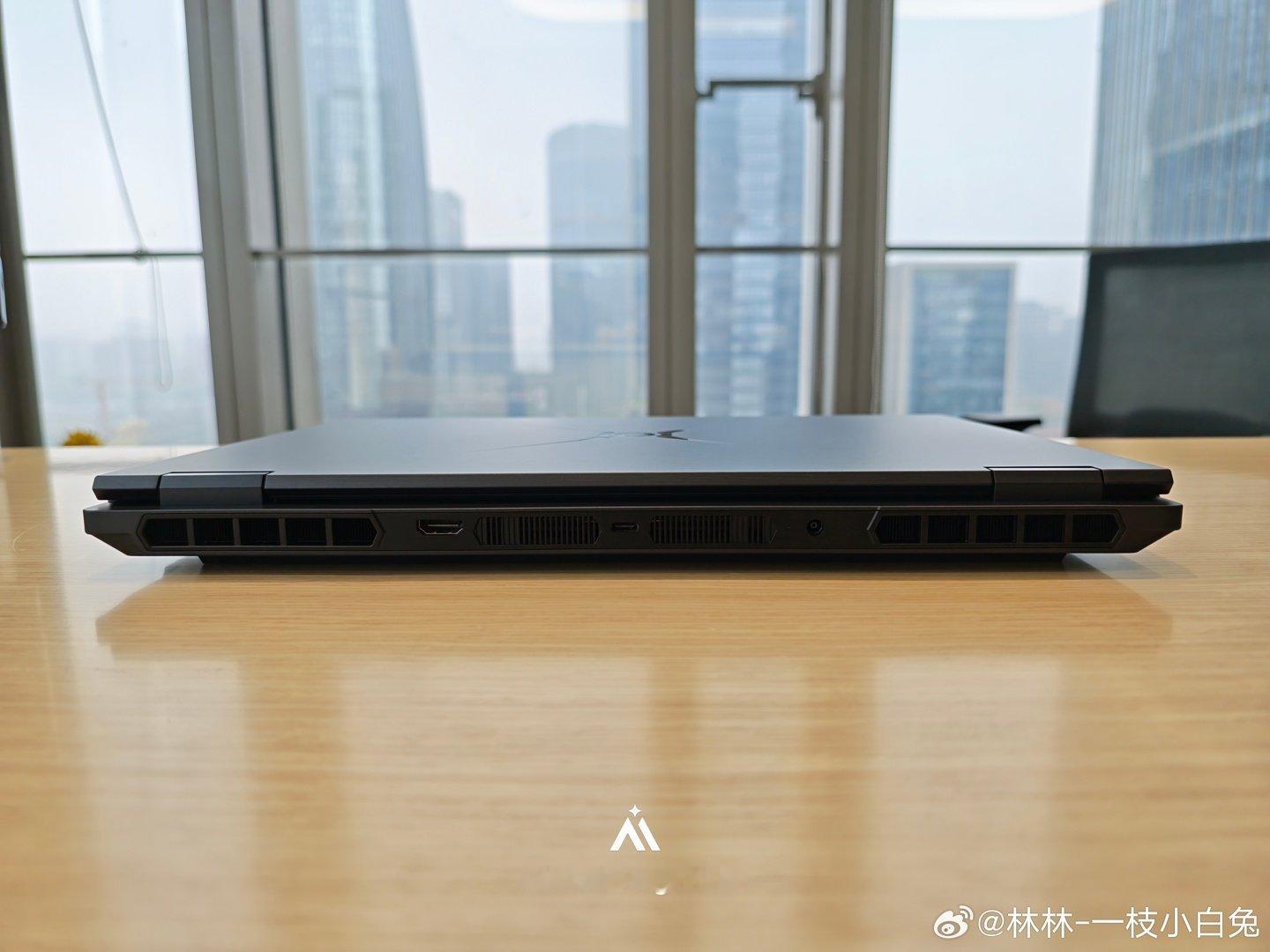 【荣耀WINH7真机展示：外观更趋近于传统游戏本风格，4月23日发布