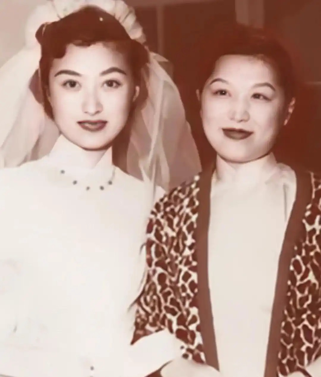 庾澄庆母亲张正芬究竟有多美？她风姿卓绝令人惊艳，面容精致气质非凡，更是国宝级国剧