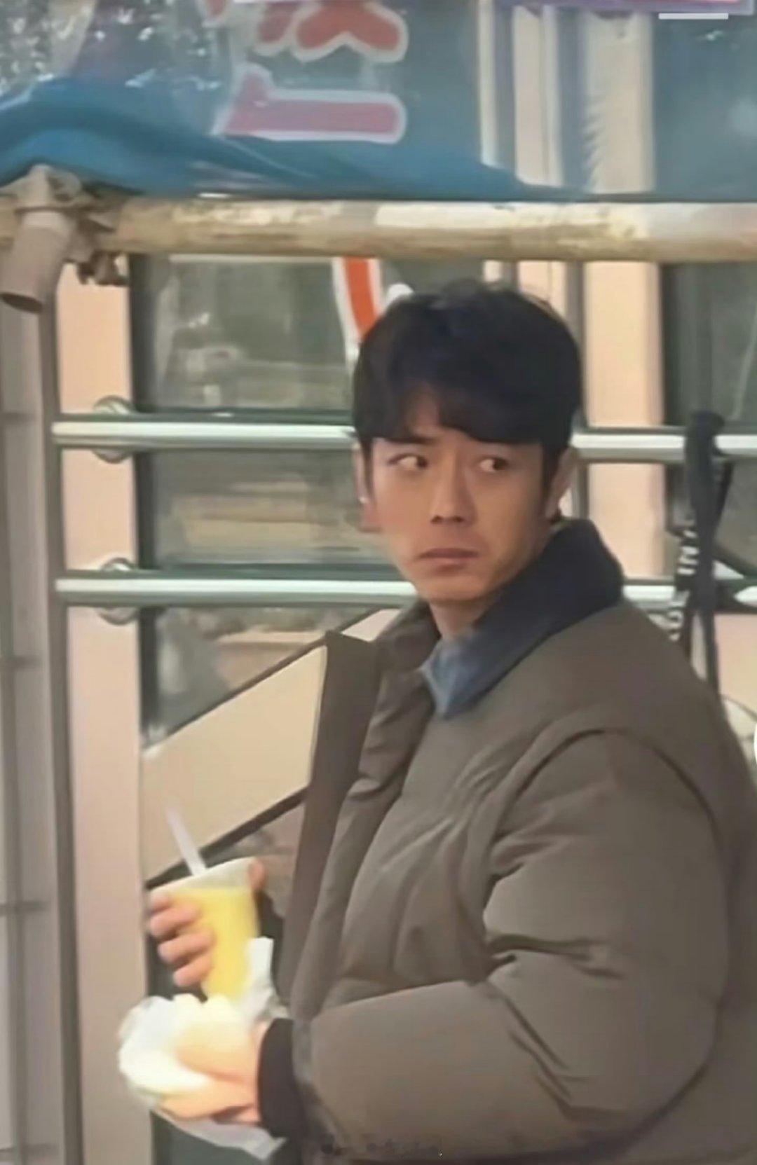 肖战你干嘛呀怎么像一个小苦瓜