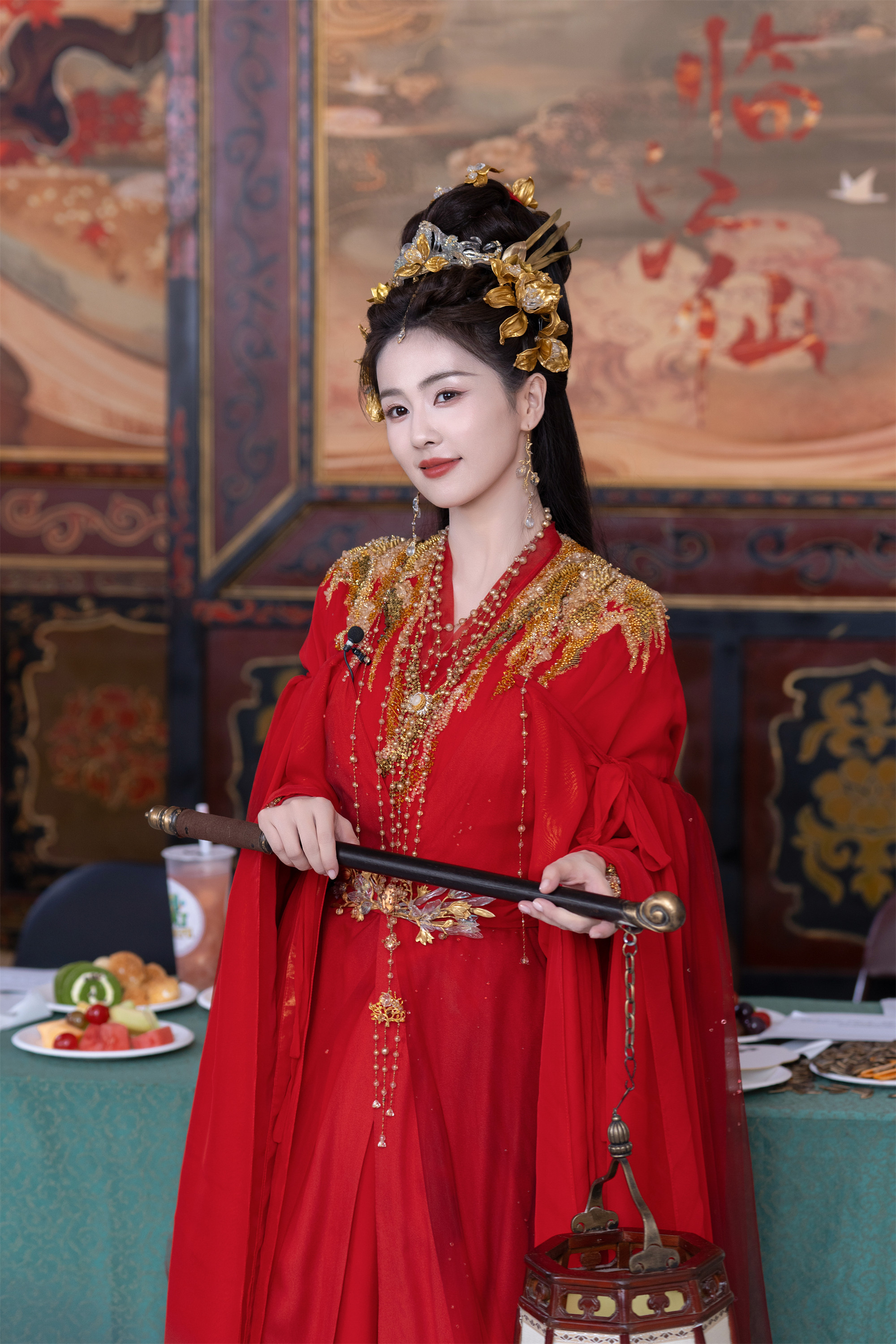 白鹿：衣袂蹁跹，红衣如画​​​