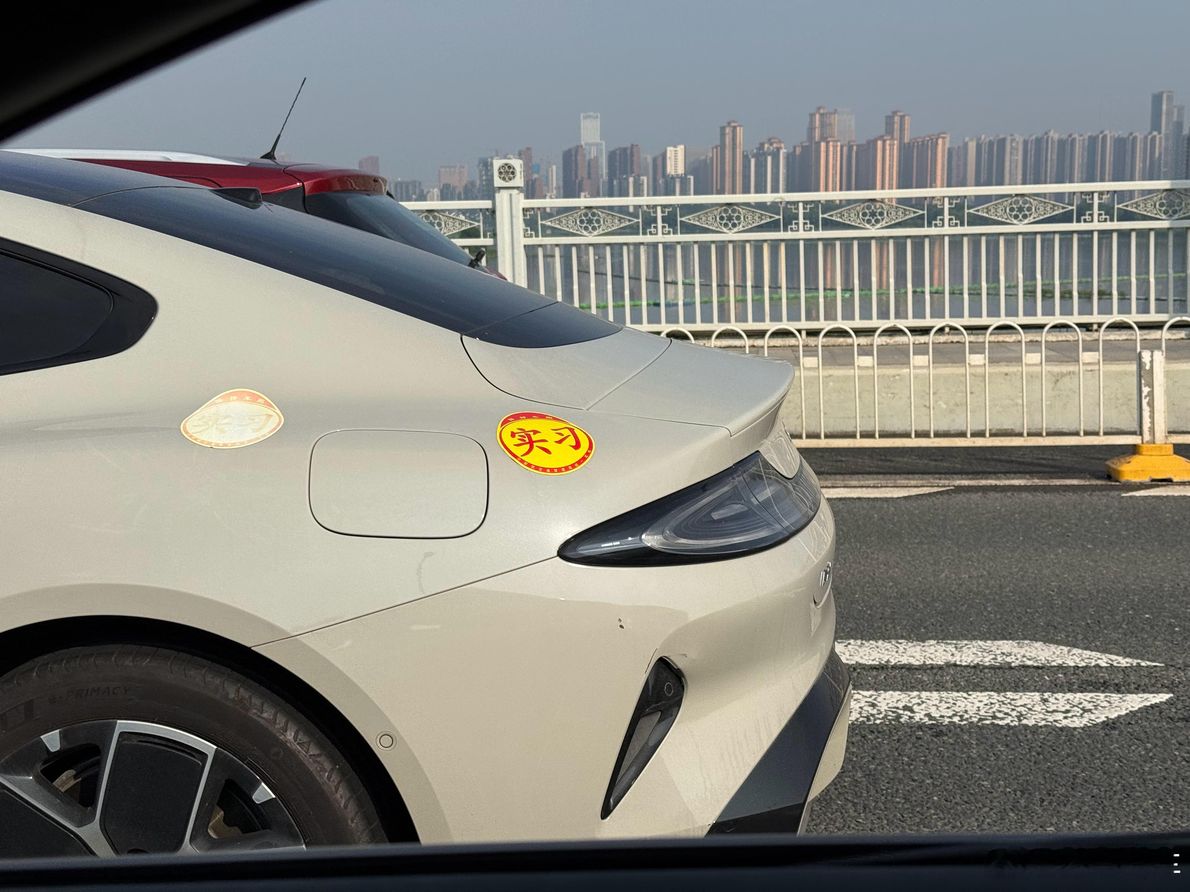 有着实有点不理解，这实习是贴给谁看的[捂脸哭]小米su7​​​