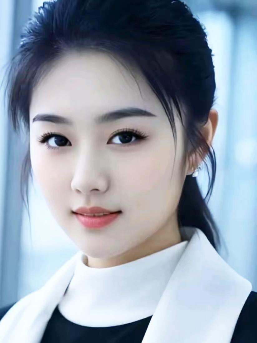 温柔甜美的气质女神，微笑中散发着自信与魅力！