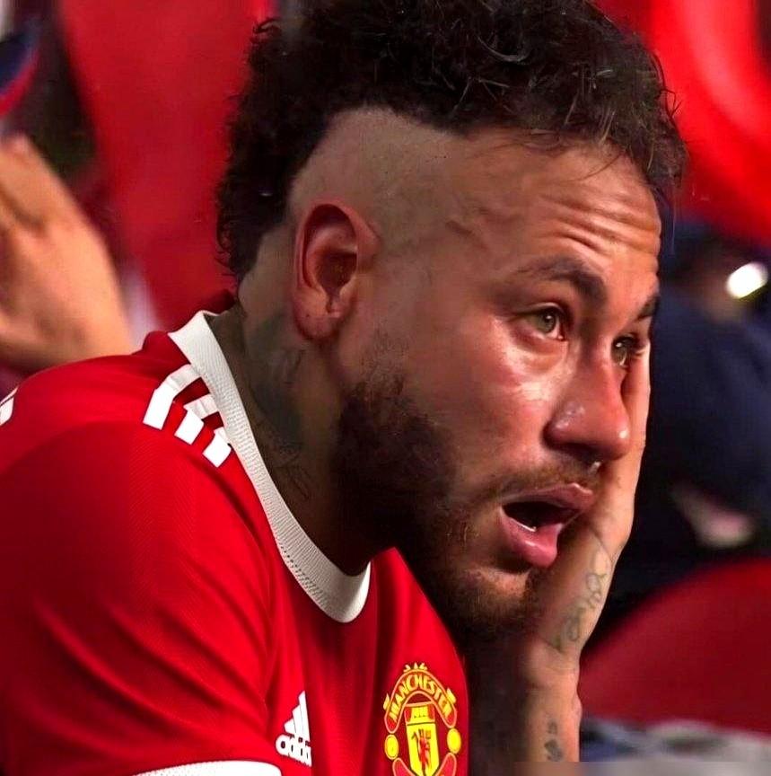 曼联准备砸下2亿英镑，这次是真的要彻底换血了。卡塞米罗离队在即，中场老化、对