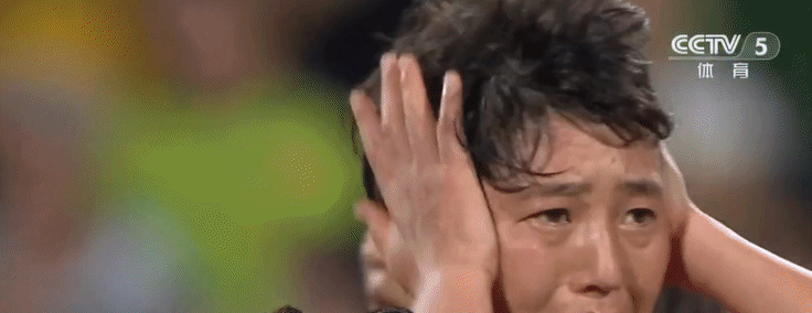 1:2不敌澳大利亚队，朝鲜女足哭了，泪洒赛场，不能晋级四强，也不能拿到亚足联一毛