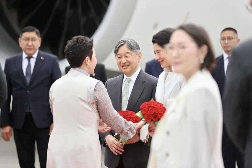 日本天皇德仁结束了对蒙古国的国事访问回日本了，一些人问日本天皇德仁怎么回去的？其