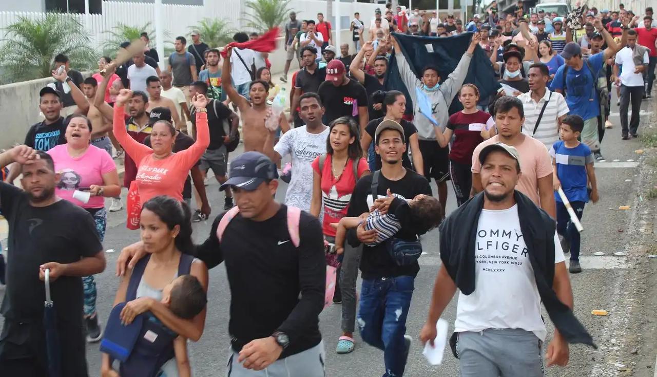 82万华人定居美国，手握绿卡却坚决不入籍！超半数人早已满足入籍要求，却始终不愿
