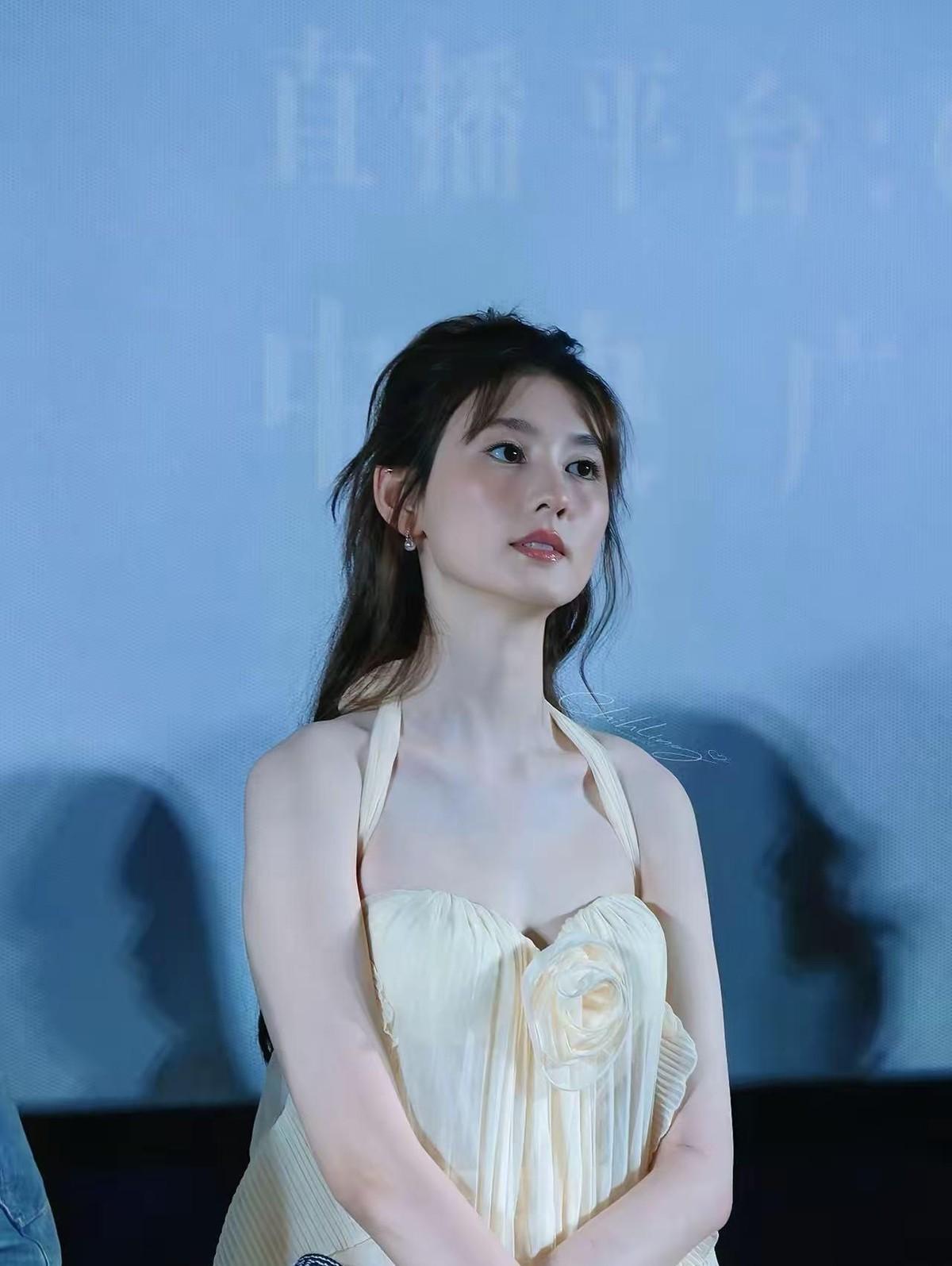 韩沛颖那篇长文道歉，把看客的心思都勾起来了。她对着刘浩存低头认错，可通篇没提王晓